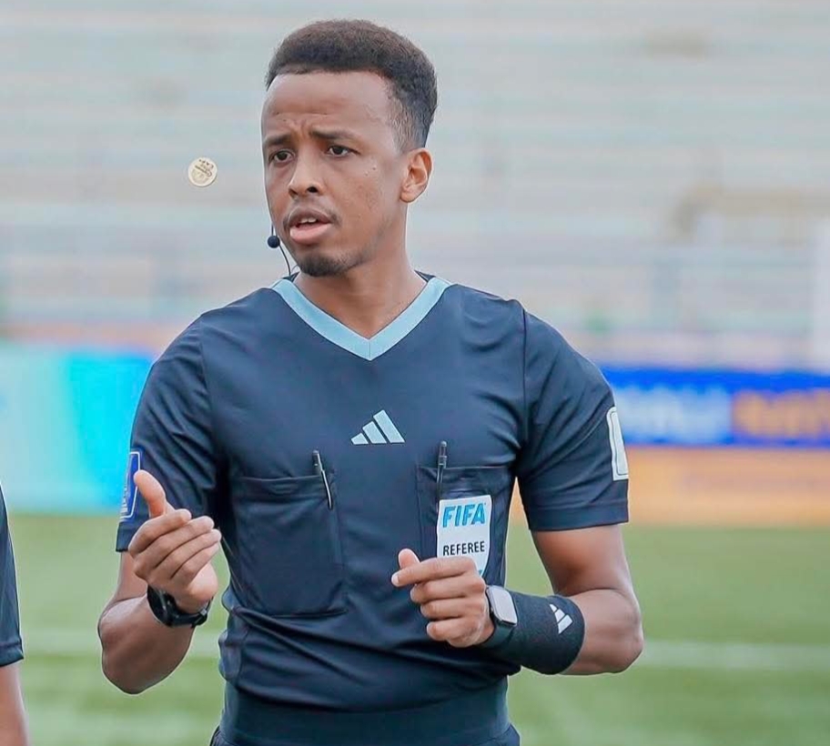 You are currently viewing Mondial 2026 : États-Unis affirment avoir expulsé le meilleur arbitre africain à cause de son «association avec des membres présumés d’organisations terroristes»